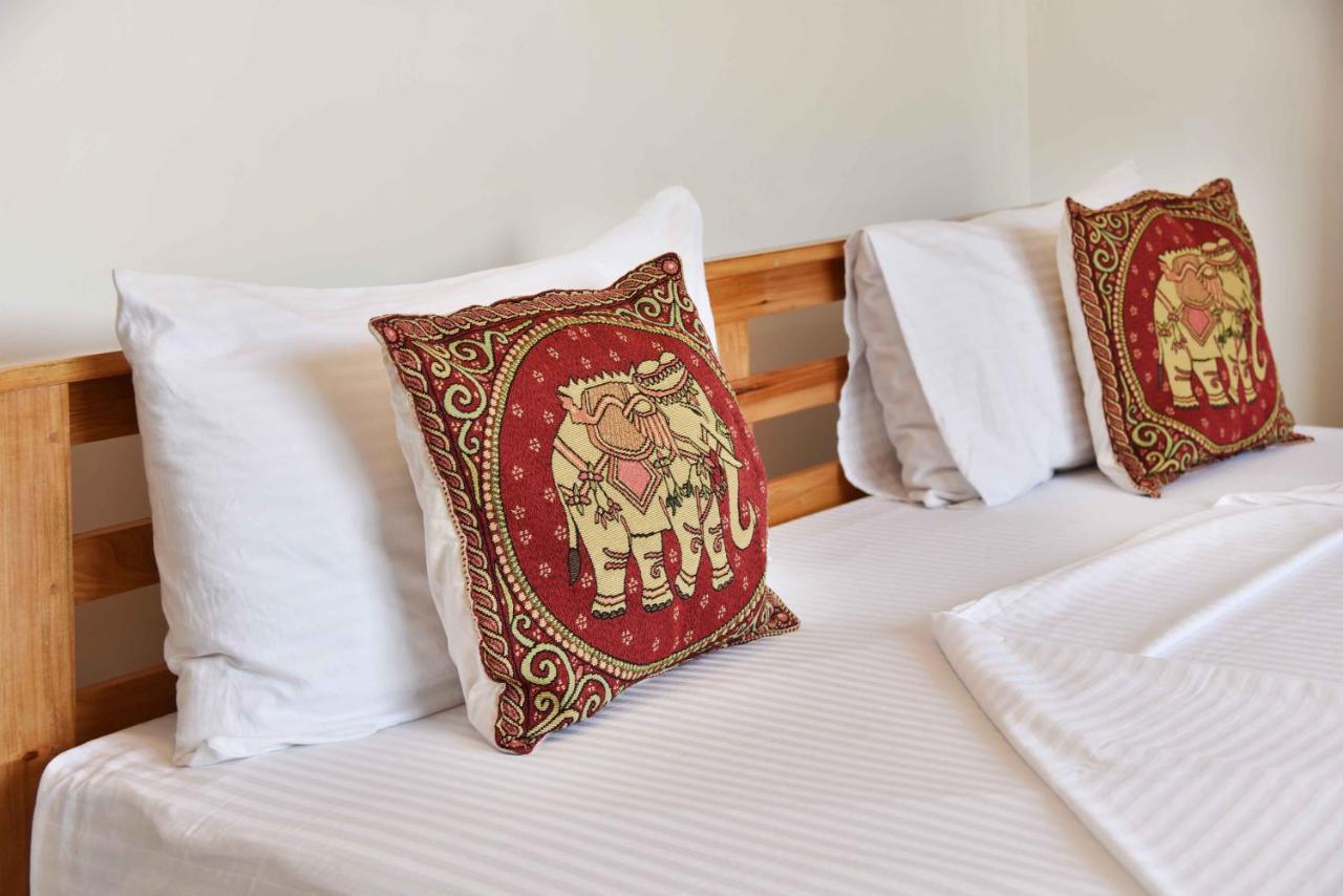 Lodge In 611 Канді Екстер'єр фото